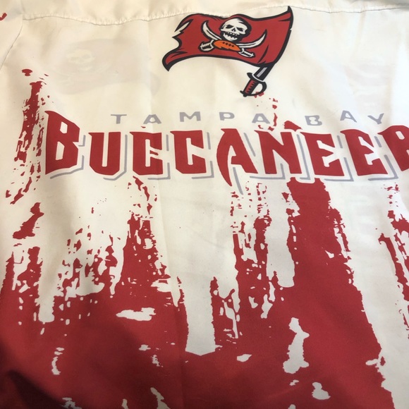 Tampa Bay Buccaneers Men's Beach Shirt Button-Down Shirts Short Sleeve 2XL - Picture 8 of 9